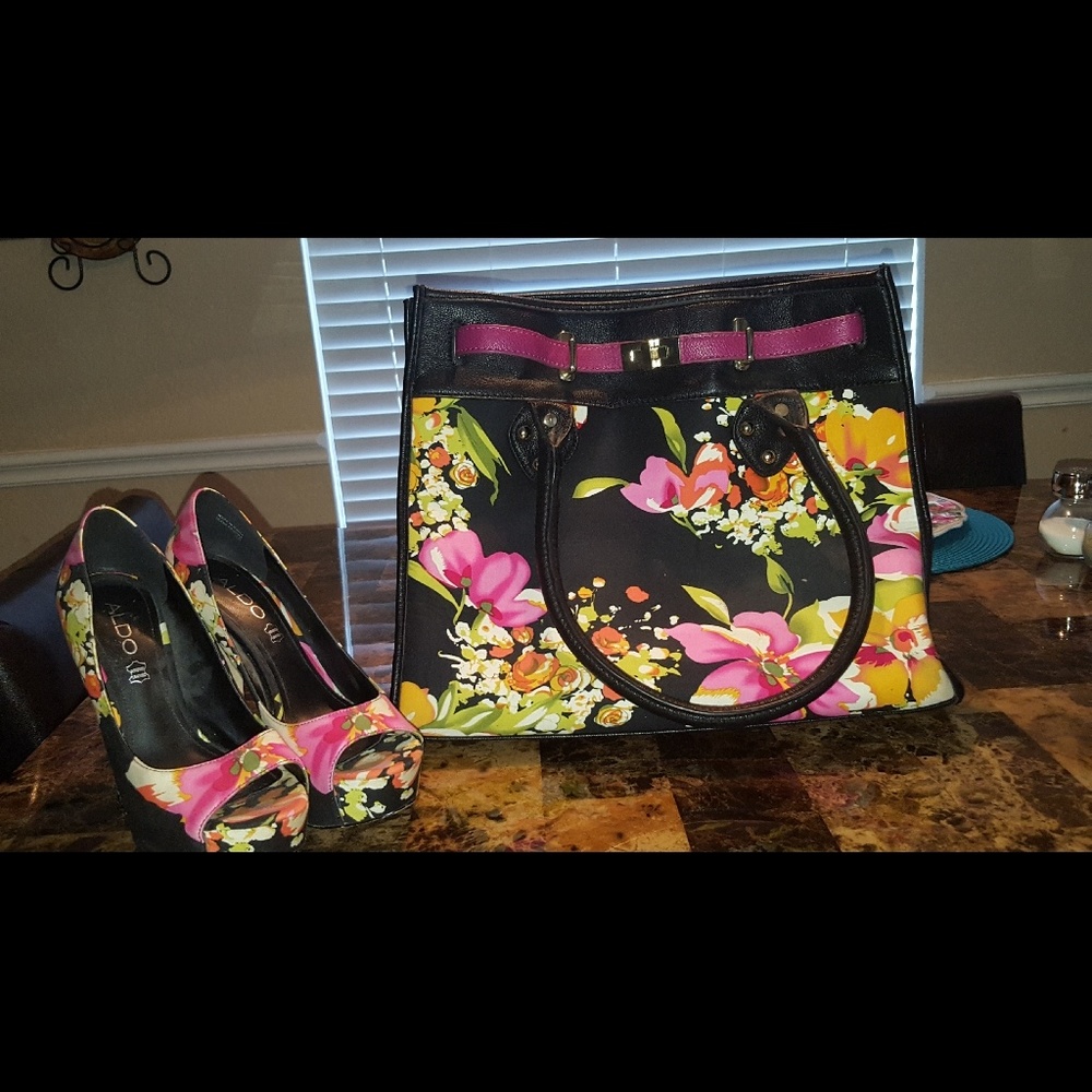 NWOT. Black floral Aldo high heels/ matching purse
